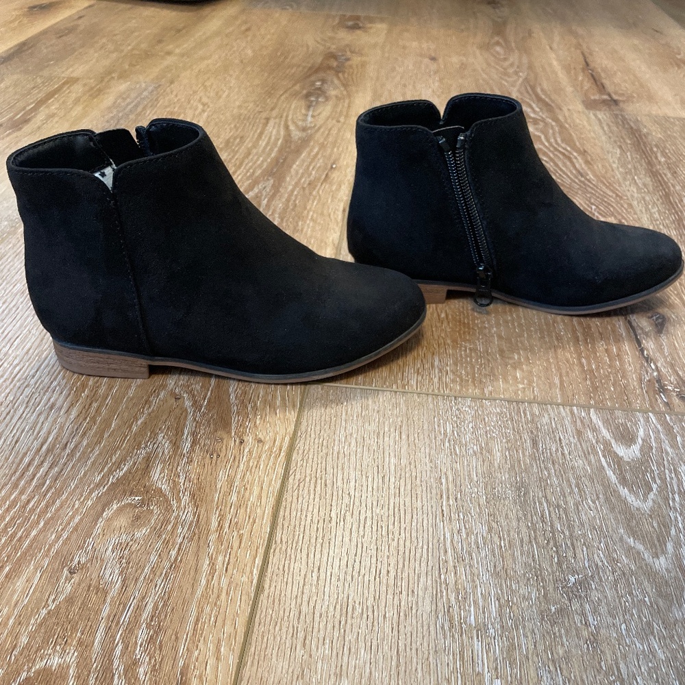 Girls black booties